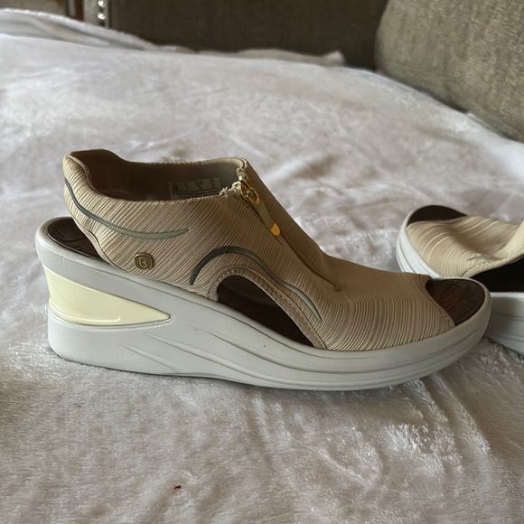 Gently Loved Vinny Peep-Toe Wedge Sandals by BZEES - Picture 2 of 11